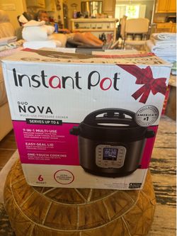 New in Box Insta Pot Duo Nova