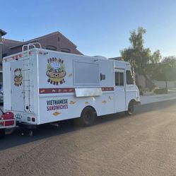 1997 Chevrolet P30 Step Van – Fully Built Food Truck (Needs Engine)