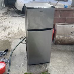 Mini fridge
