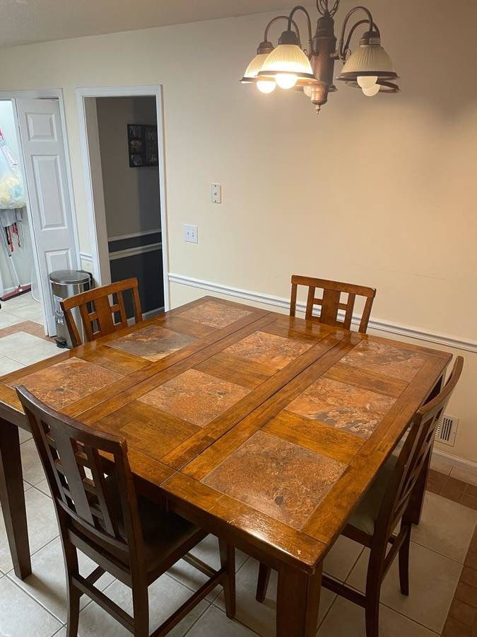 Kitchen Table with Center Leaf & Chairs