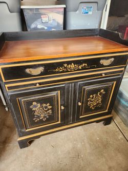 Ethan Allen hitchcook style