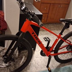 Trek Marlin 6 Bike