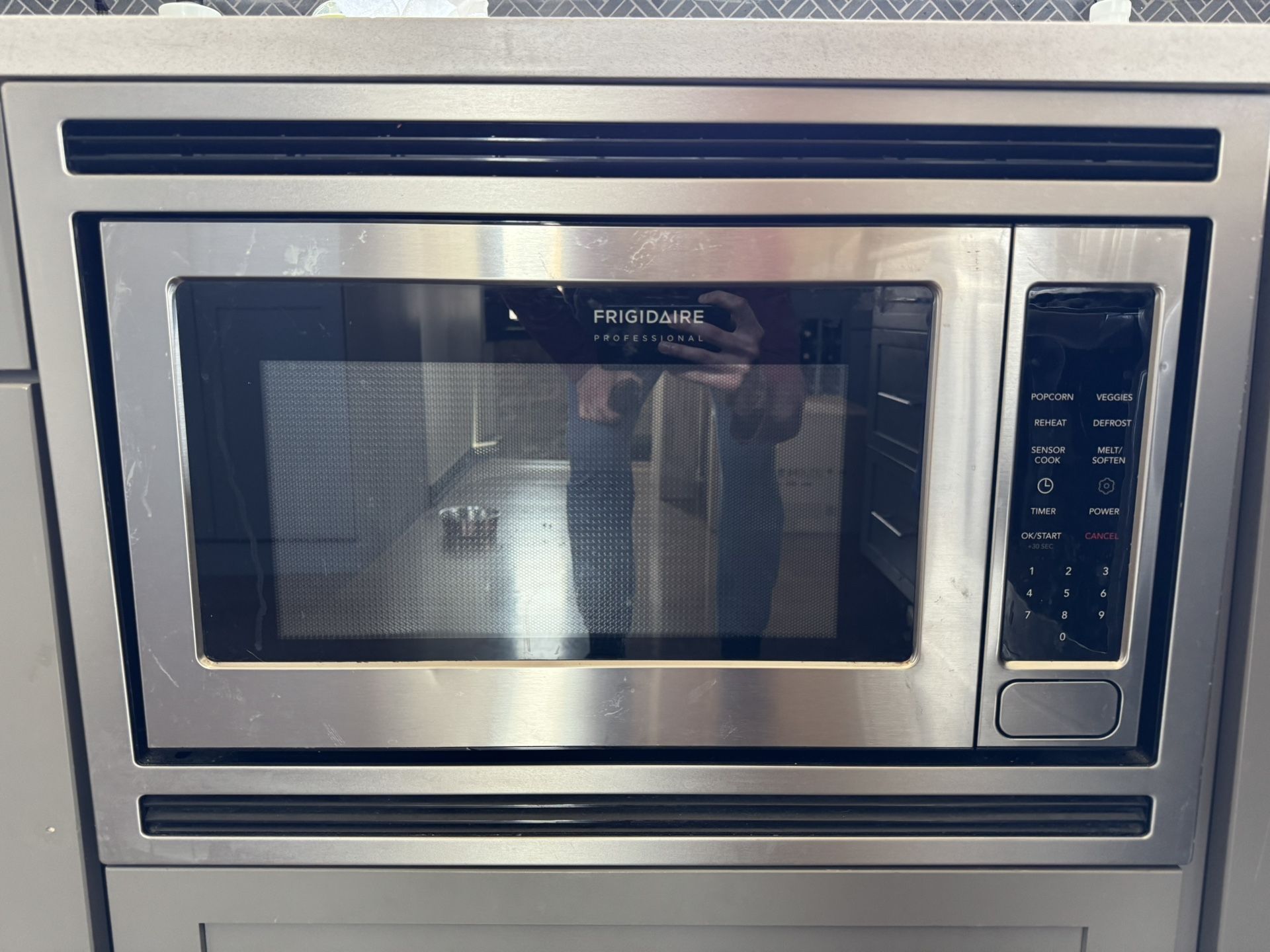 Frigidaire Built-in Microwave With Trim Kit