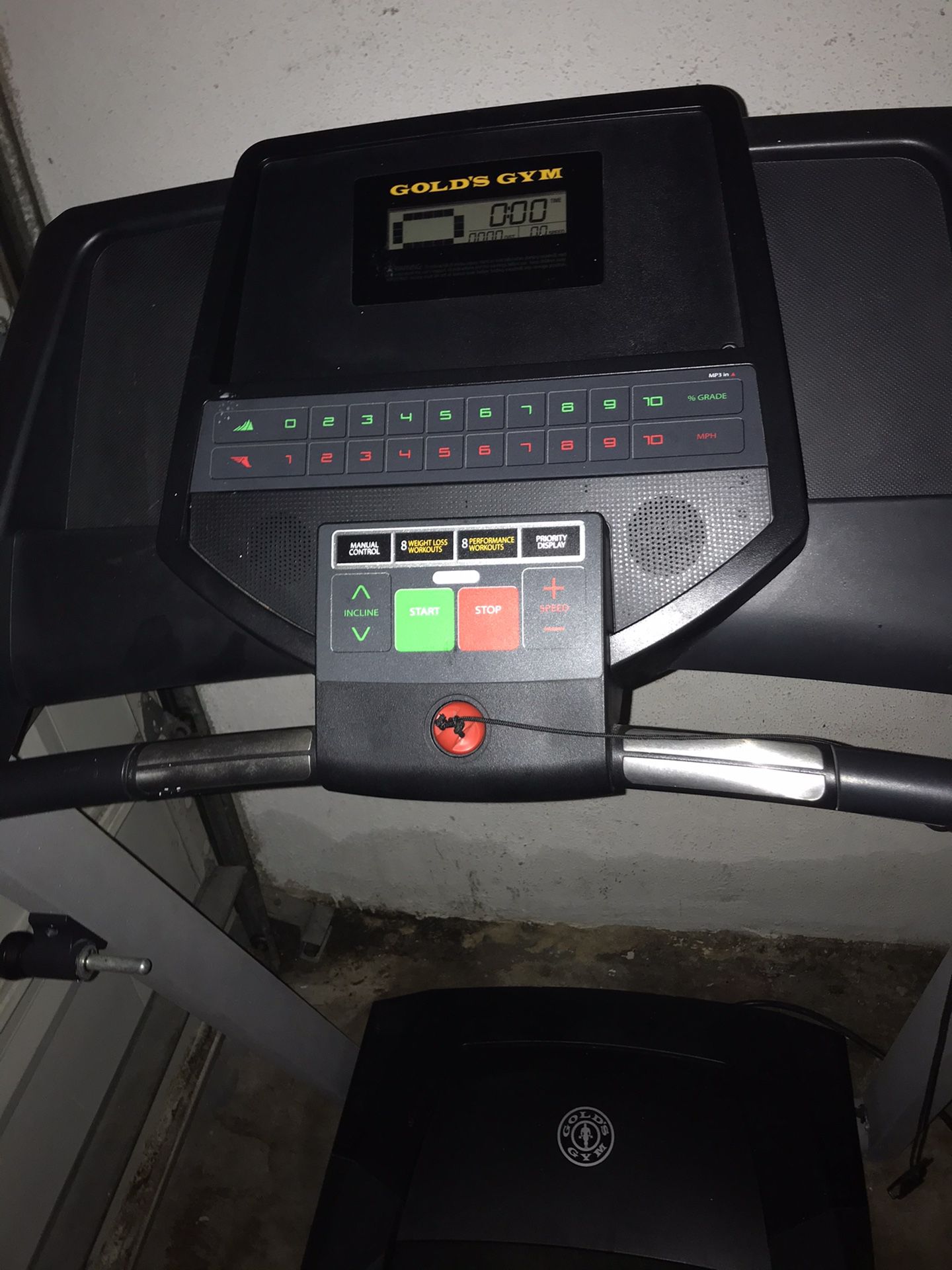 Gold’s Gym 420 Trainer —— Treadmill