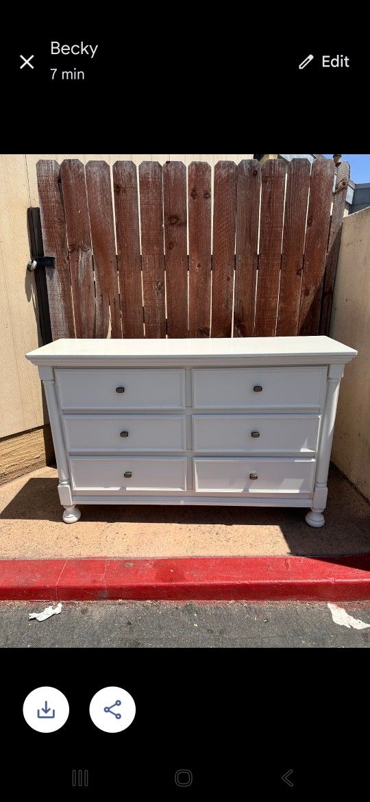 Dresser White