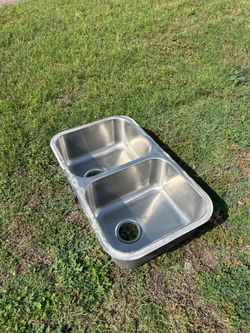 Undermount sink
