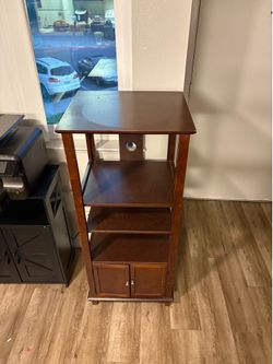 Corner book shelf