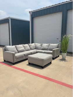 Beautiful Grey Nail head Sectional Couch Free Delivery 🚚