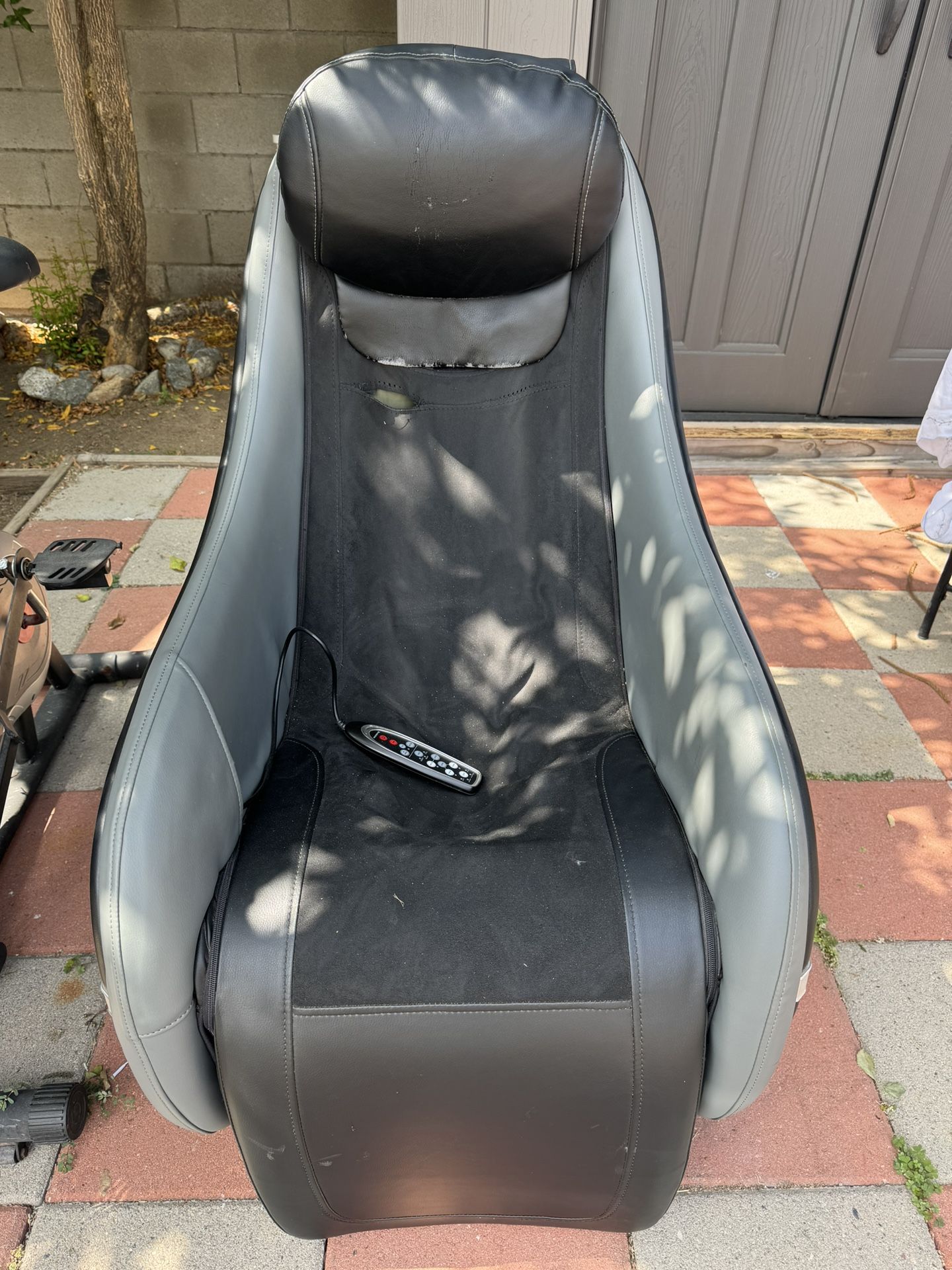 Brookstone Rock and Recline Heated Massage Chair. Model#: AM-1062C