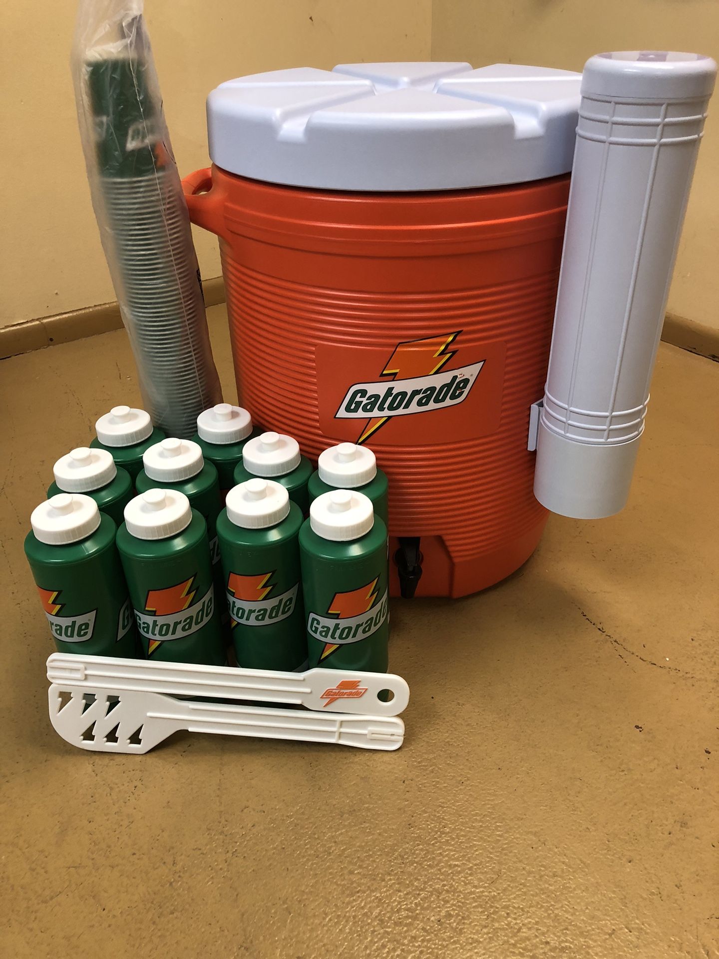 Gatorade 5 Gallon Orange And White Cooler