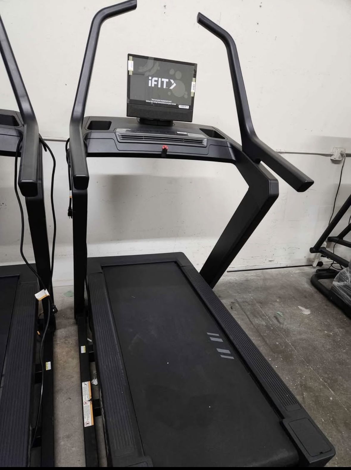 FULLERTON - 2025 Model Nordictrack Incline Trainer Treadmill X16 - 1800$