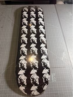 Diamond Marilyn Monroe skateboard