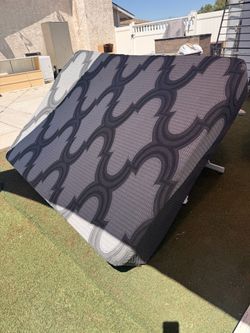 QUEEN MATTRESS - Grey and Black Geometric Pattern Mattress