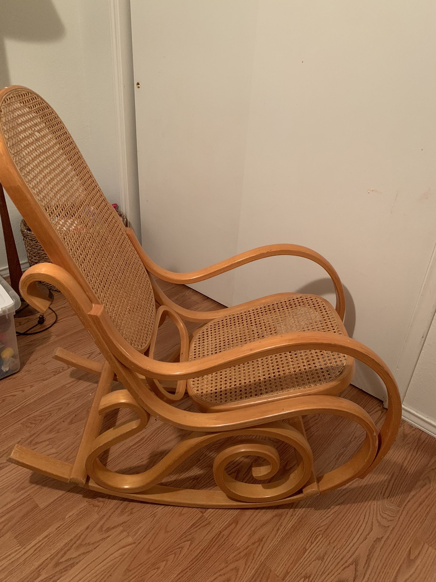 A Very Nice Looks New Antique Rocking Chair 150.00