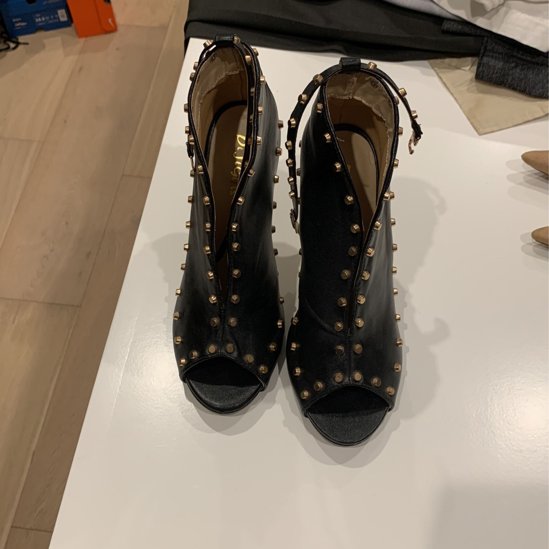 Dijigirls High Heels Size 7