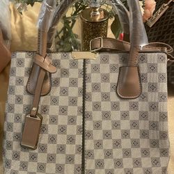 Purses!!!   Bonitas Bolsas Nuevas!! $28