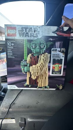 Brand New Retired Lego Yoda (75255)