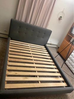 Crate & Barrel Queen Tate 38” Tufted Upholstered Bed