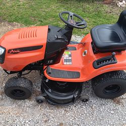 Ariens 19hp 42 in cut low low hours looks new, look at pics.  free delivery !!