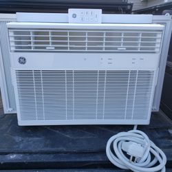 GE 12,000 BTU air conditioner with remote