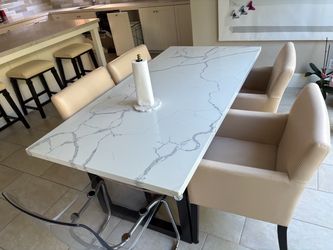 Dining table with chairs 300