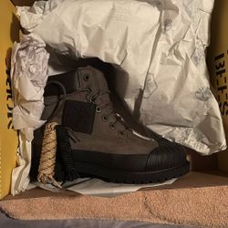 Women’s Tim’s Size 5.5 Bee Line Collab