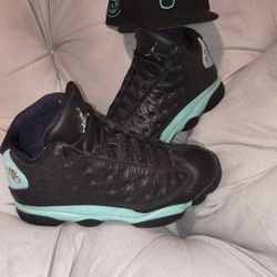 Air Jordan 13 Retro Island Green Size 10.5 + Matching New Era Chicago Bulls Hat

Local Pickup Available In South Everett

CONDITION; (LU)

LOVINGLY US