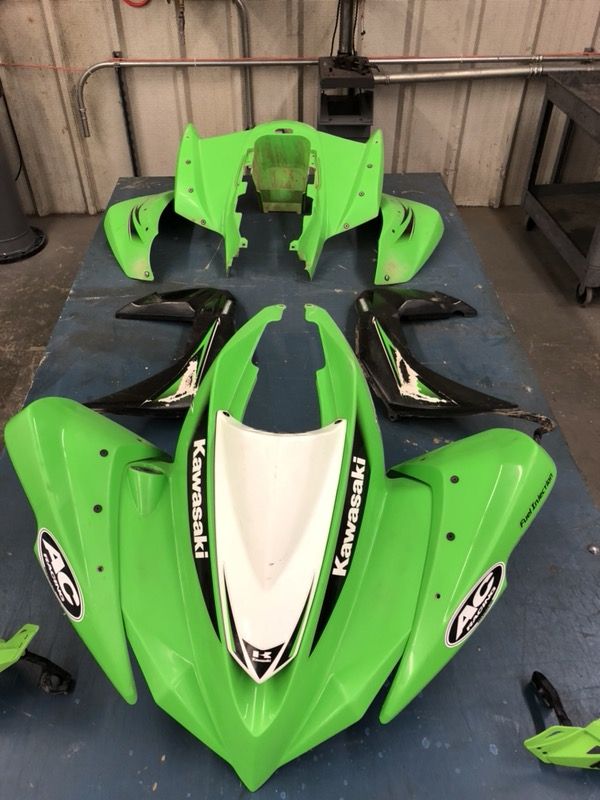 2010 Kawasaki kfx450r plastics (fenders)
