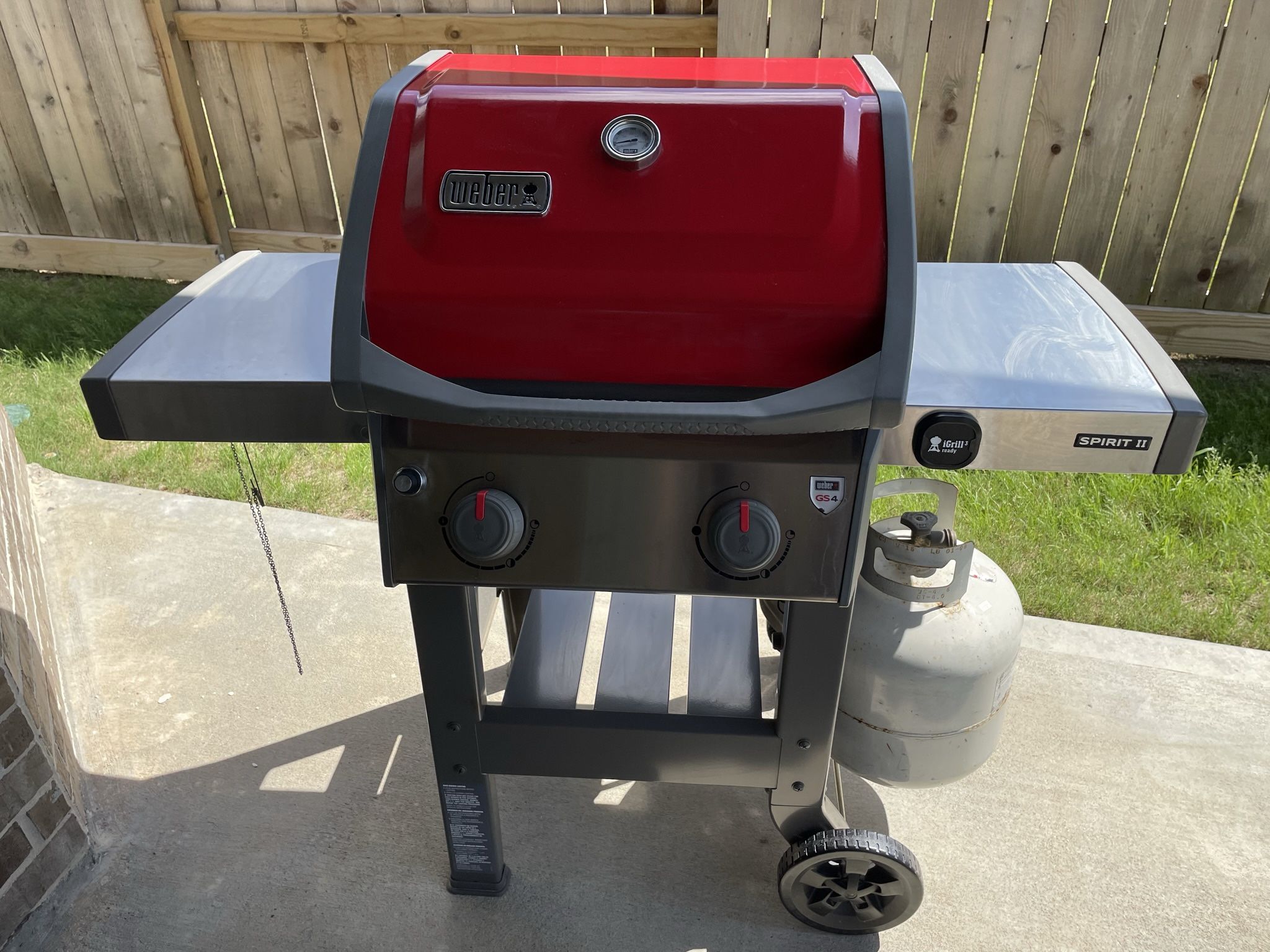 Weber Spirit II E-210 2-Burner Propane Gas Grill Red