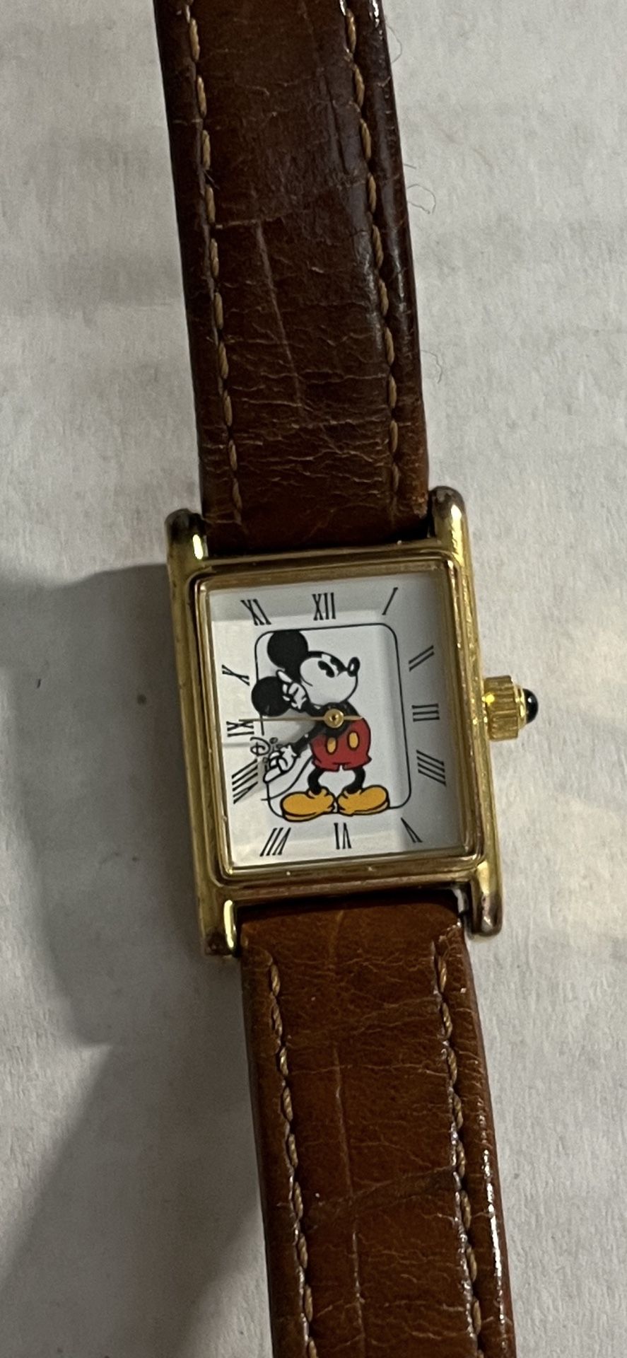 Vintage 1990s Disney Mickey Mouse Collectible Watch – Leather Band