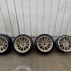 Cosmis R1 18x9.5 +35 5x114.3 245/40R18
