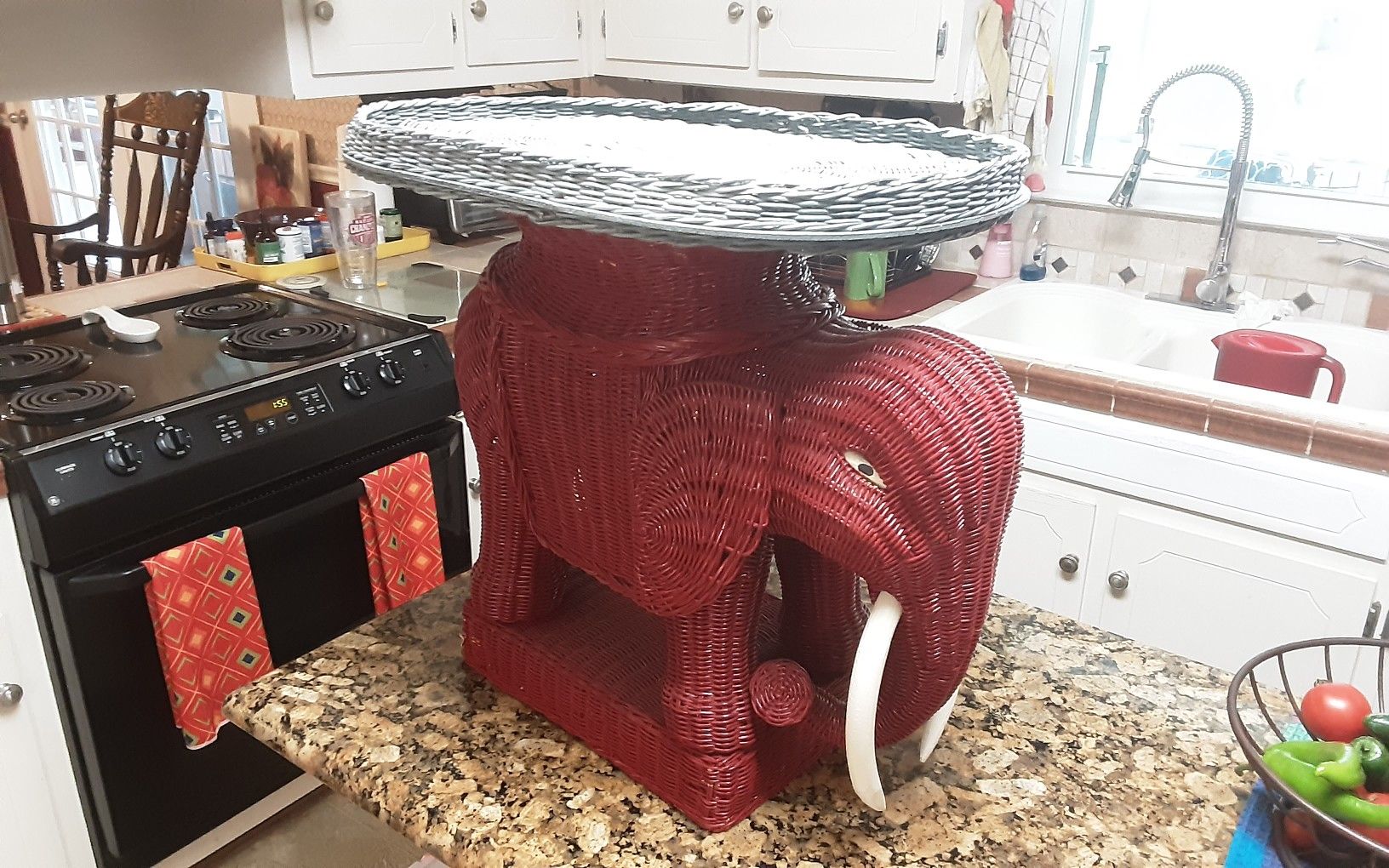 ROLL TIDE Wicker side table