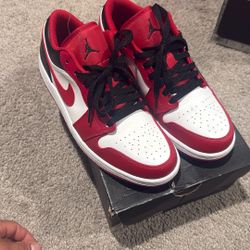 Jordan 1 Low Bulls 
