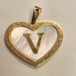 💕18k Gold V Initial Mother Of Pearl Pendant 