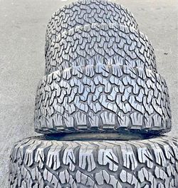35x12 50/20 Bfgoodrich Selling a set of 4 tires in excellent condition 🫡
