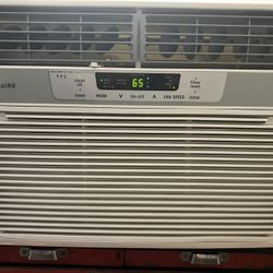 Frigidaire FFRE1033S1 10,000 BTU Window Air Conditioner with Temperature Sensing Remote ac a/c fan