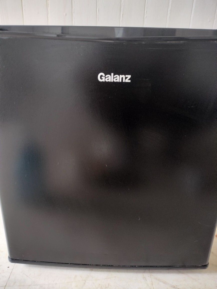 Galanz Mini Fridge 