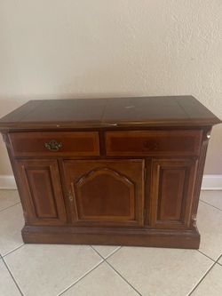 Solid Wood Traditional Buffet Cabinet / Sideboard – Great Storage – Beautiful Cherry Finish