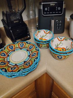 8 piece set Dinner plates