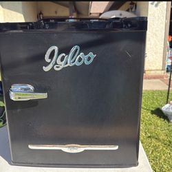 Igloo Retro Refrigerator Good Conditions !