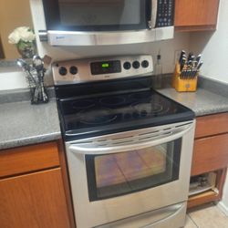 Kenmore Electric Stove And Microwave 