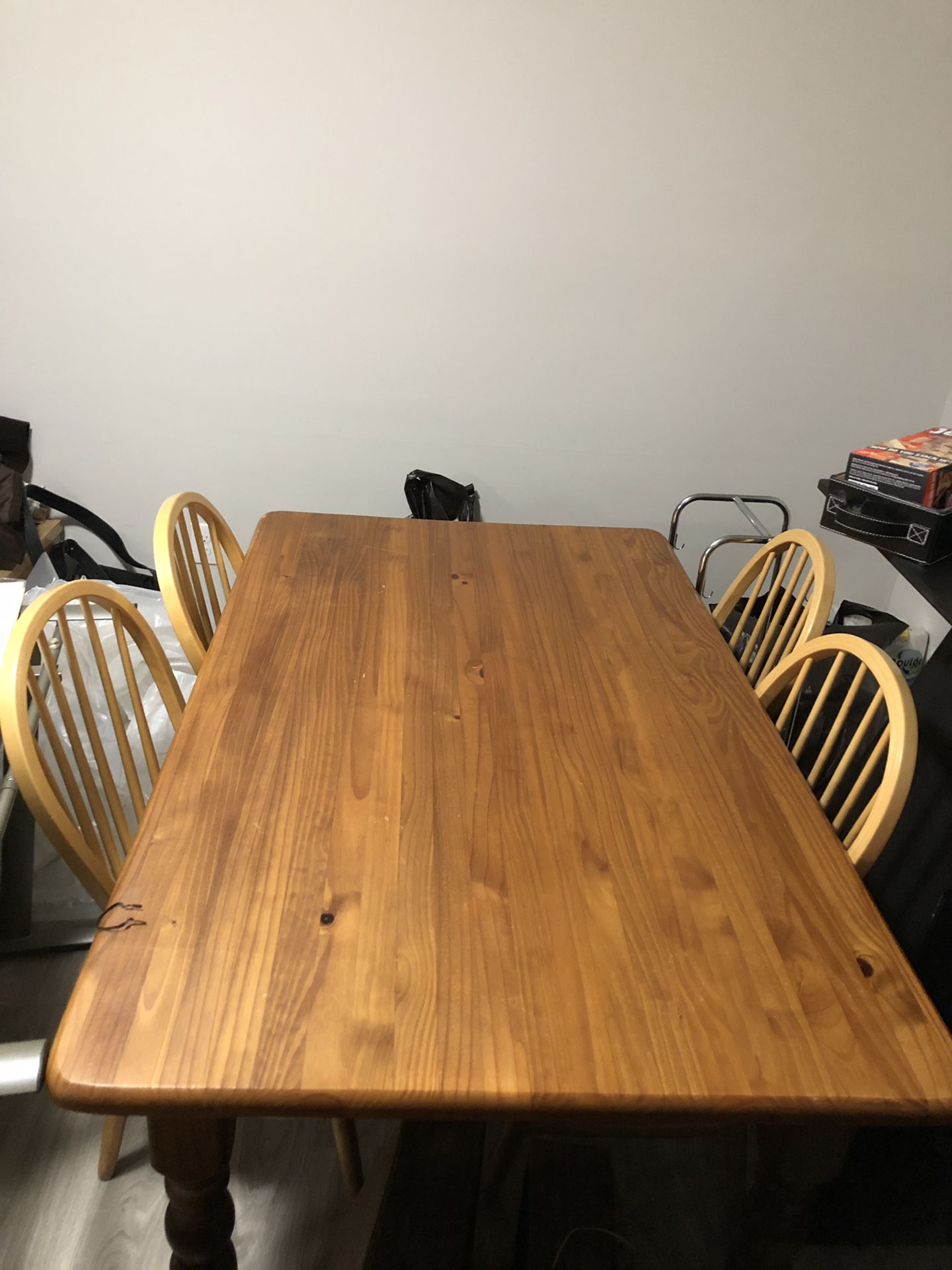 Dining Room / Breakfast Table w/4 chairs