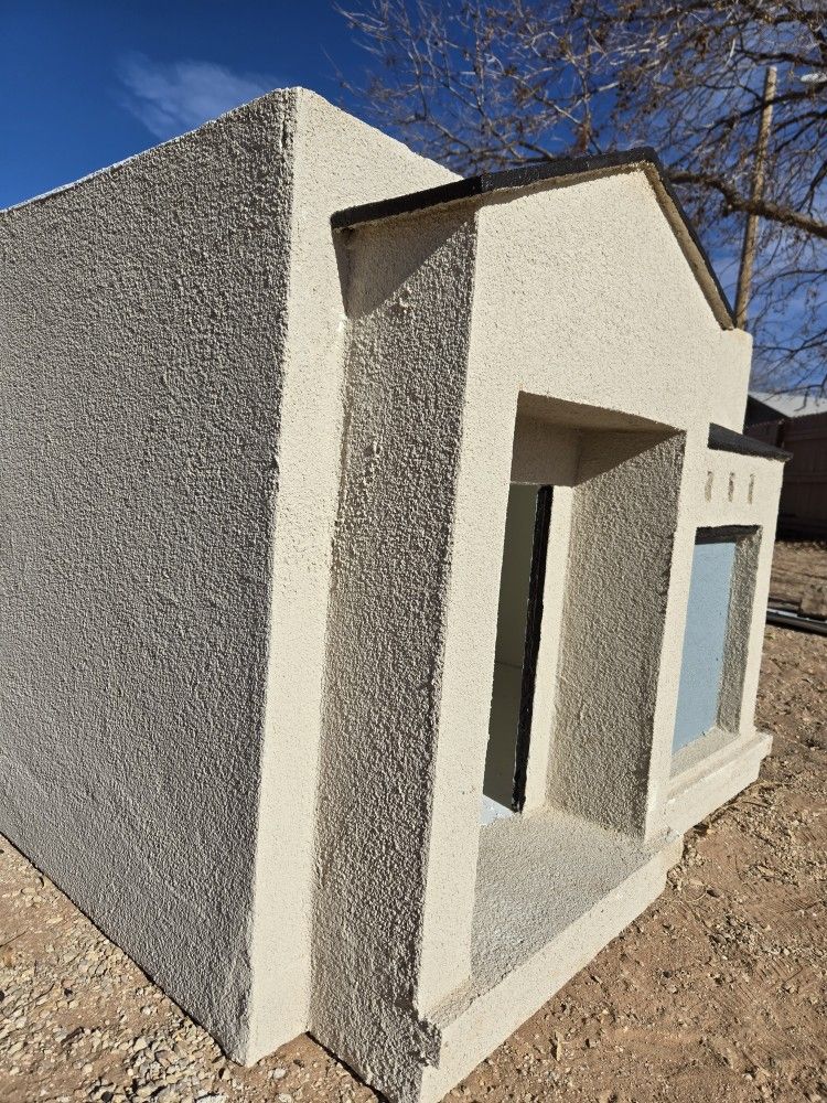 Spacious & Insulated Dog House