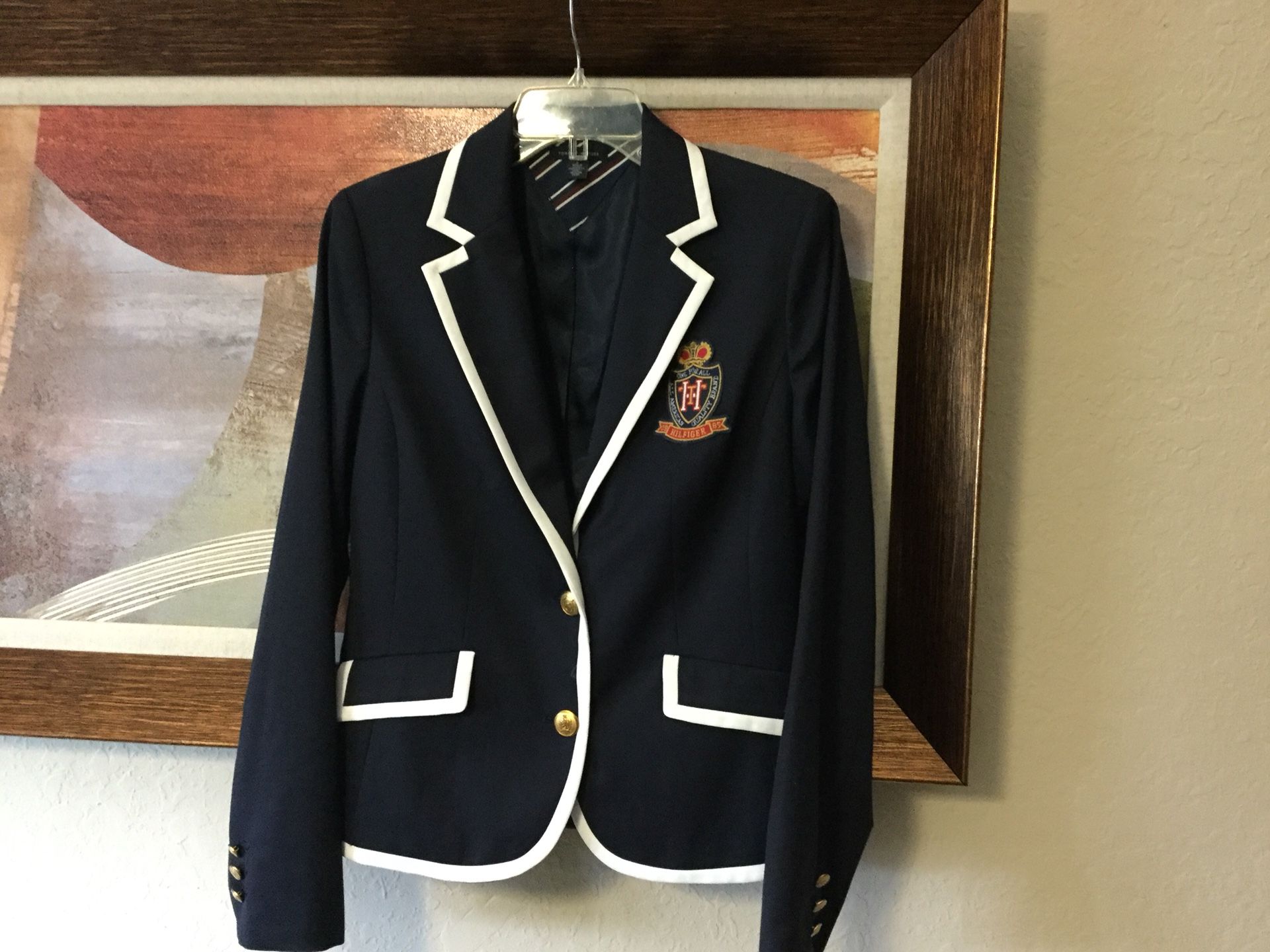 TOMMY HILFIGER STYLISH LADIES JACKET - SIZE 6
