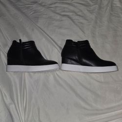 Journee Collection Remmy Sneaker Wedge Women’s 7.5 – Black (Lightly worn)