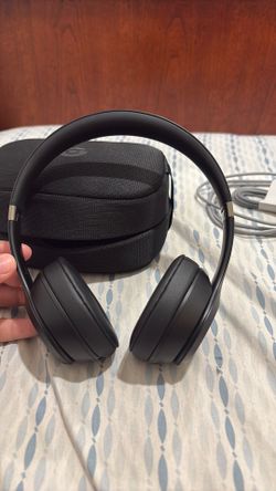 Black Solo 4 beats wireless
