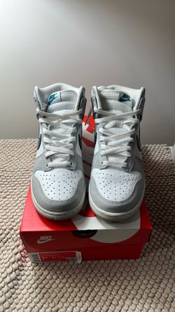 NIKE DUNK WOMEN SIZE 7.5 WHITE