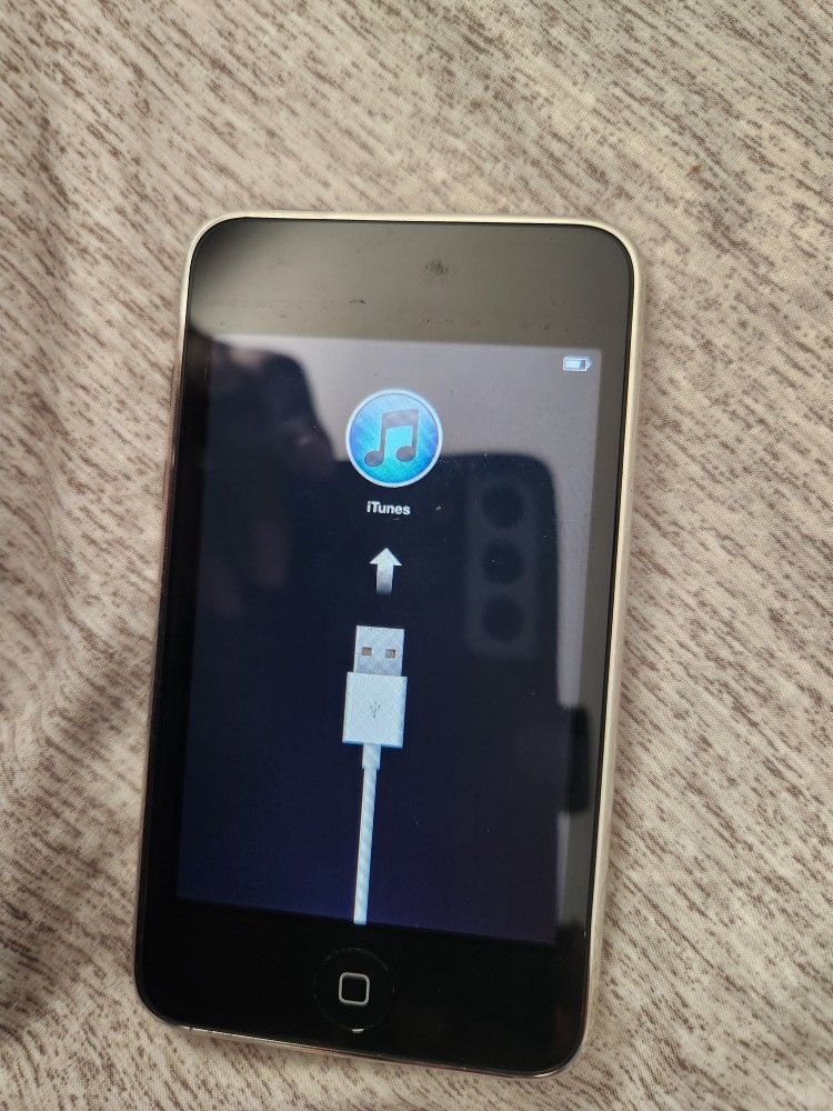 IPOD 16GB w/case & charger