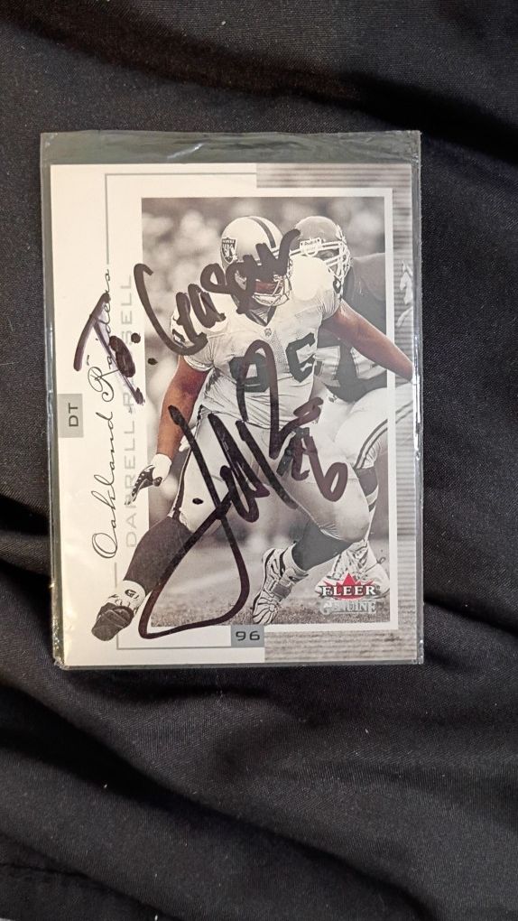 Authentic SIGNED Darrell Russell Single Card