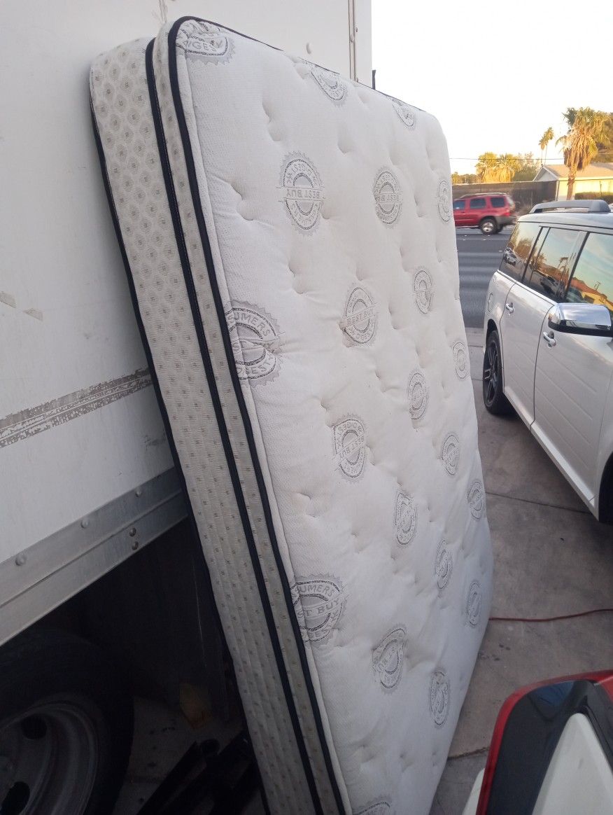Nice Comfortable Queen-size Pillow Top Mattress (no box spring)